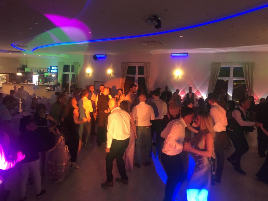 Dj Bomiboy esküvői buli kép